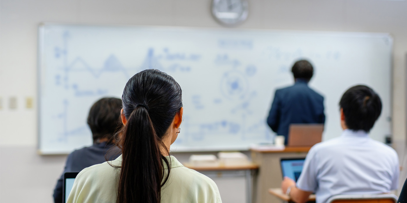 You are currently viewing Faut-il choisir une formation certifiante, diplômante ou qualifiante pour sa reconversion ?